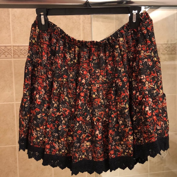 Brand 🆕🔥🔥CHELSEA&VIOLET mini skirt.👌😍 - Picture 2 of 8